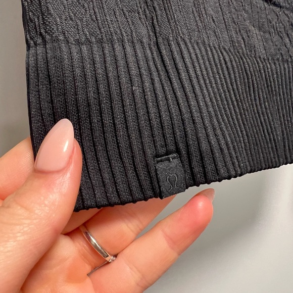 Black lululemon running shirt - Picture 3 of 4